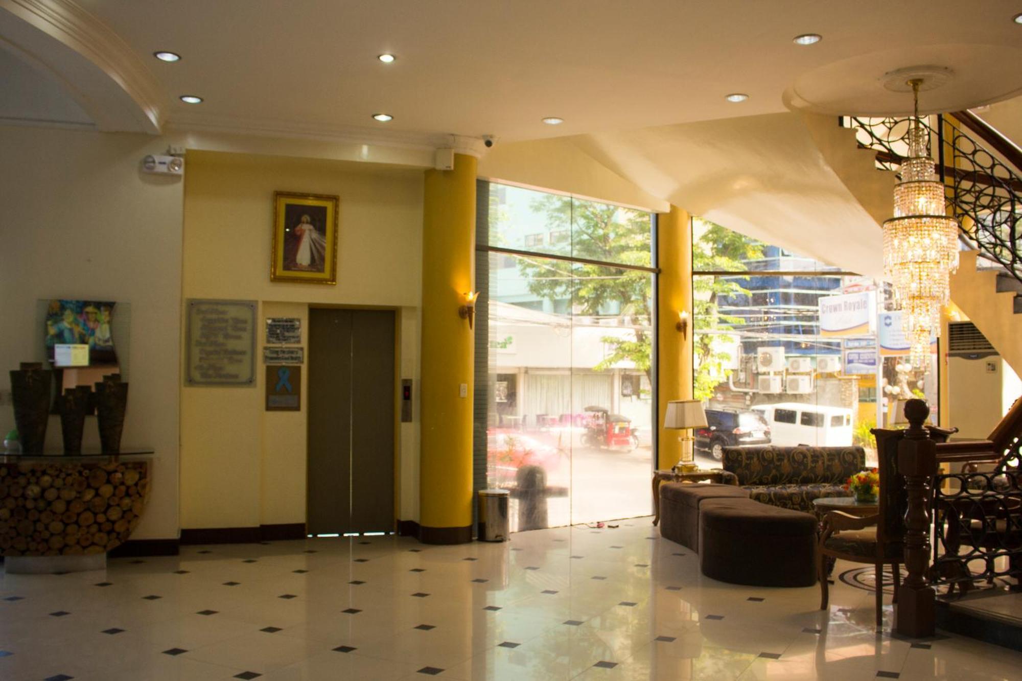 Crown Royale Hotel Balanga Екстер'єр фото