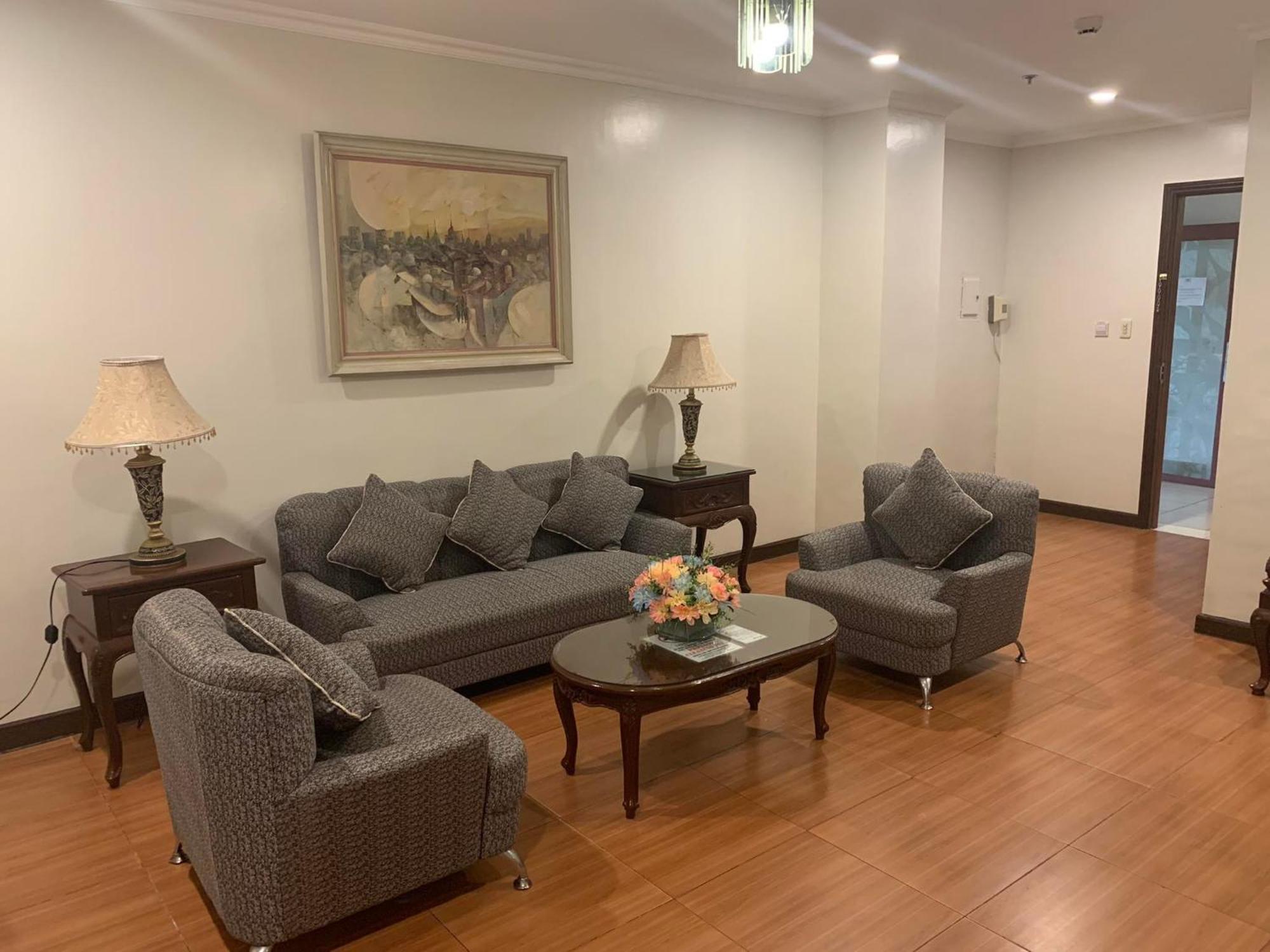 Crown Royale Hotel Balanga Екстер'єр фото