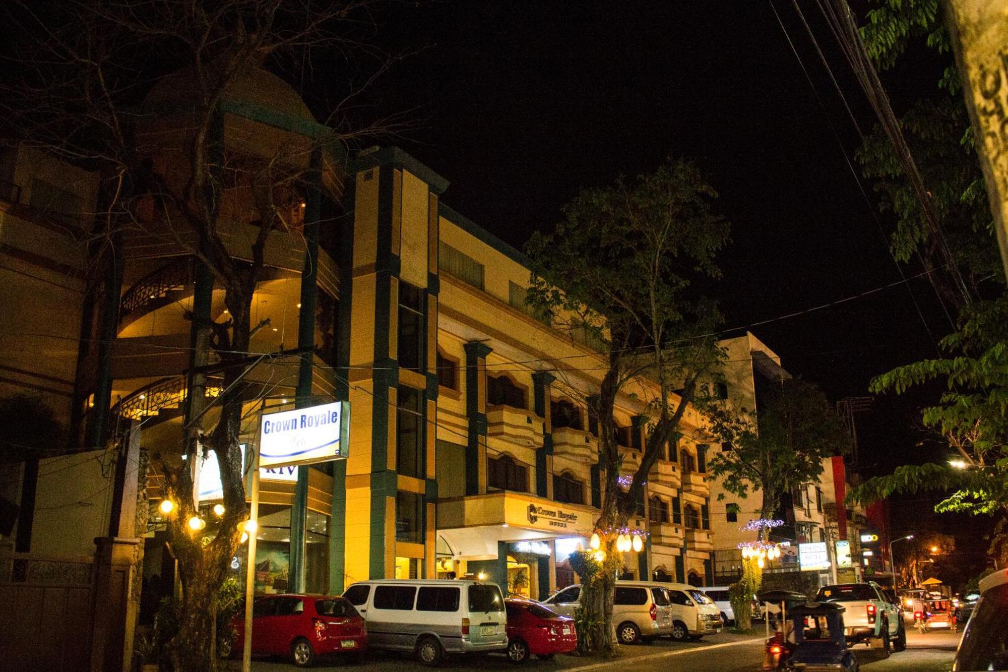 Crown Royale Hotel Balanga Екстер'єр фото