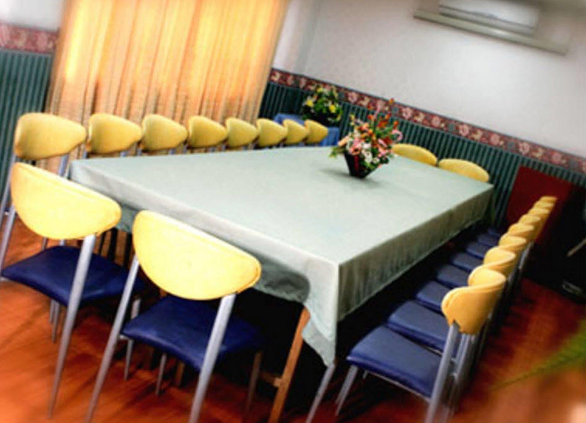 Crown Royale Hotel Balanga Екстер'єр фото