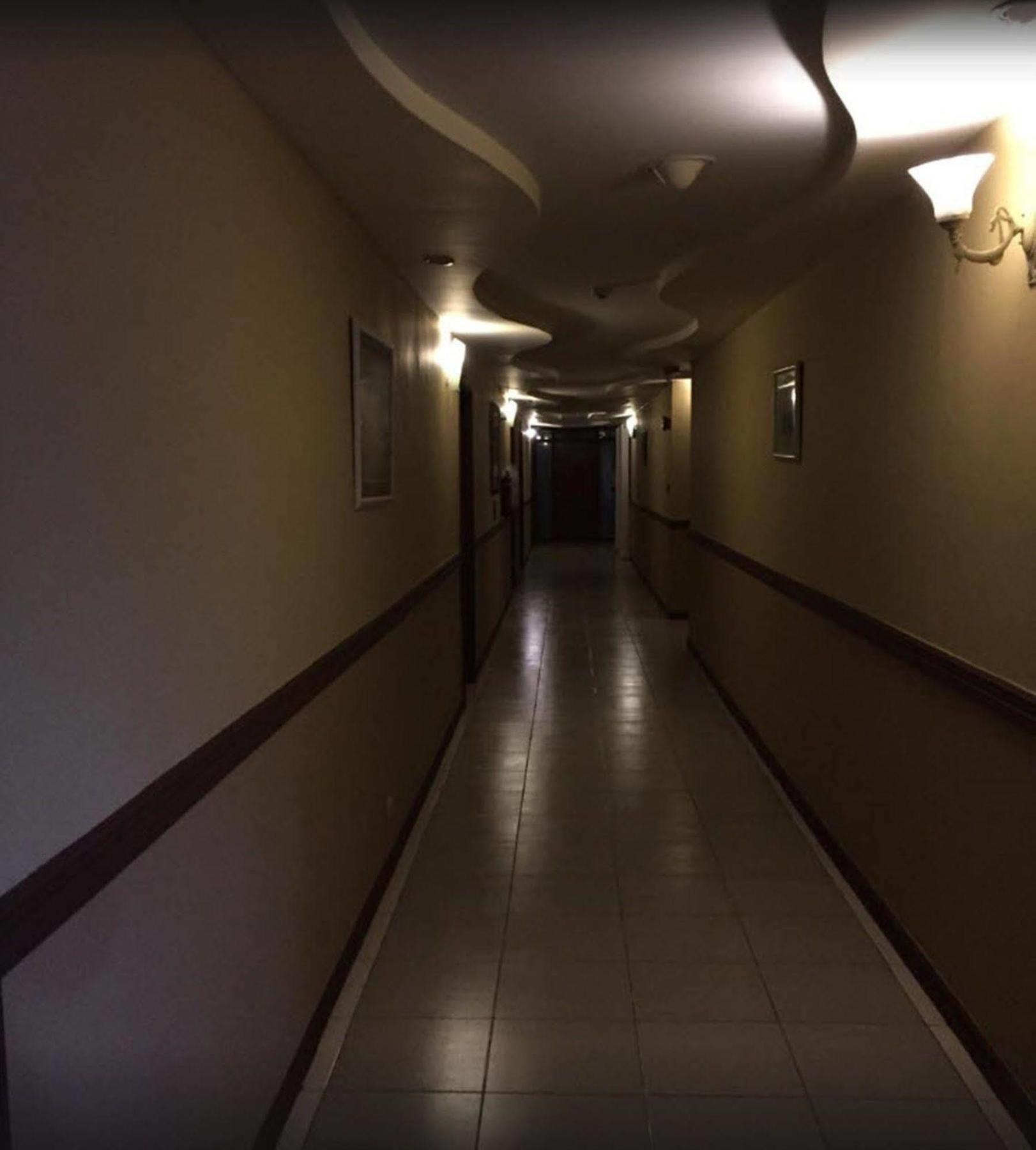 Crown Royale Hotel Balanga Екстер'єр фото